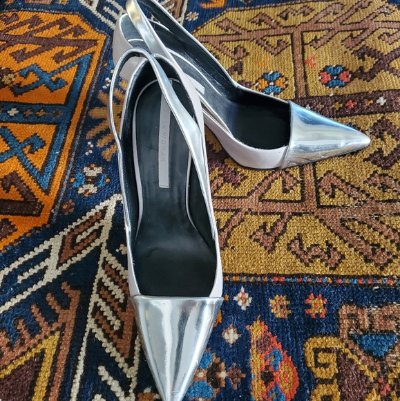 Zara pumps with metallic tip - Picture 1 of 3